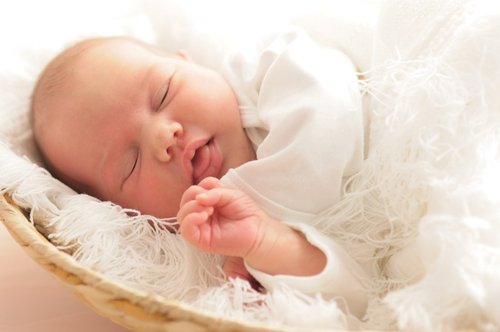 10 Newborn Photos to take at the hospital | Vancouver Newborn Photographer