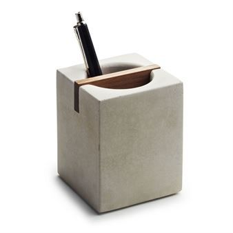 Pen stand designs you must look at to give your desk a makeover 1