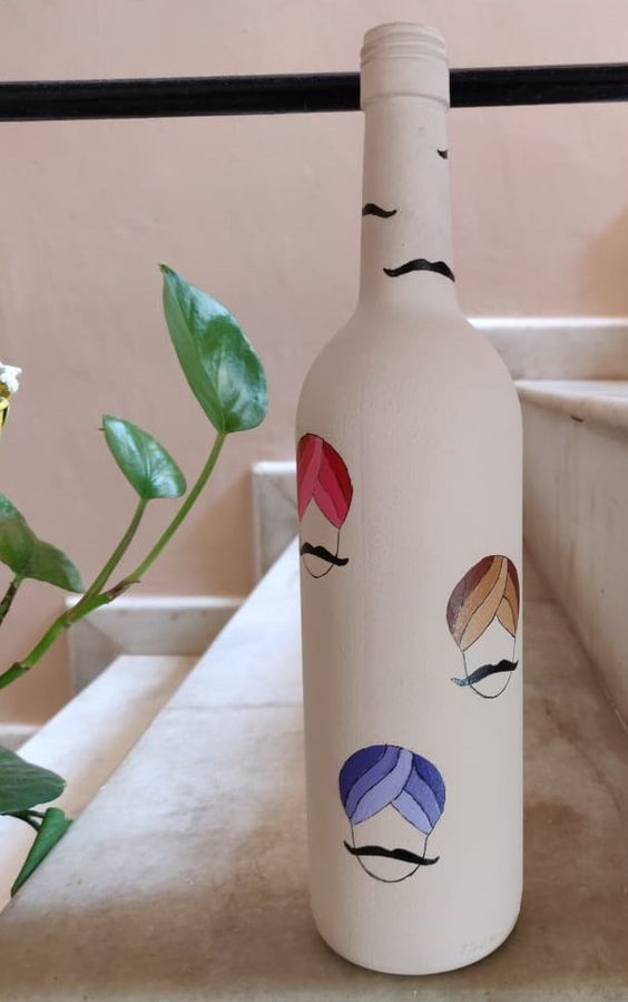 have på Behov for slette DIY bottle painting ideas to add colour to your home