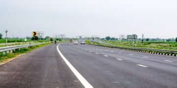 Capex on national highways increased to over Rs 2,40,000 cr in FY23: Gadkari