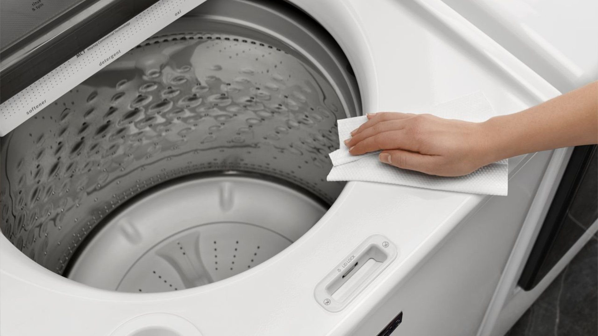 How to clean a washing machine efficiently