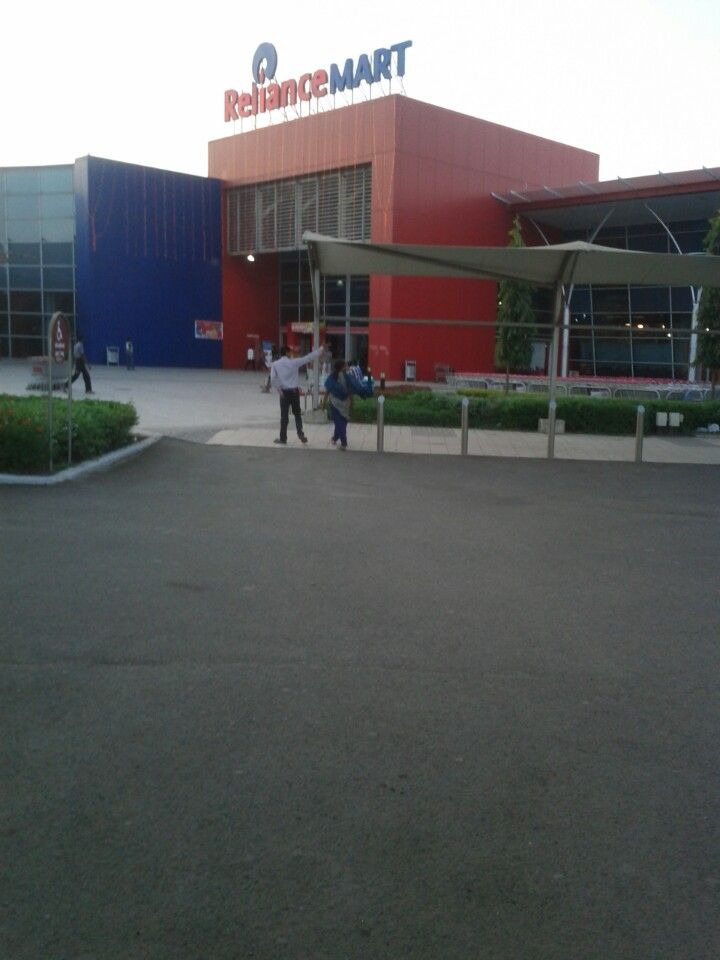 Reliance Market Location, timing, shopping options