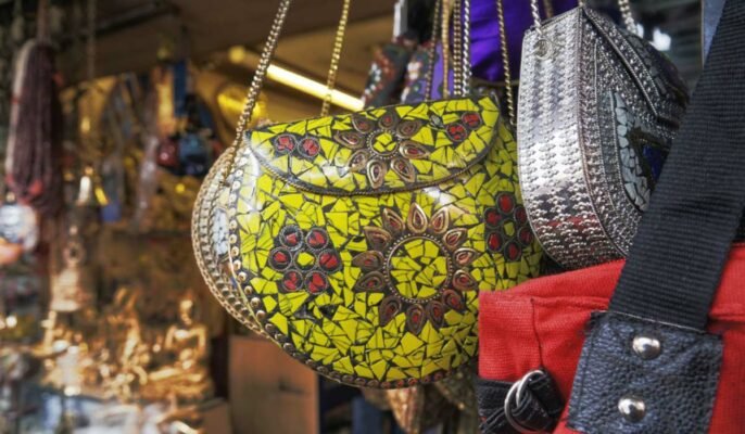 लेडीज पर्स एवं बैग | Ladies purse wholesale market Delhi | Imported &  Indian Purse bag Collections - YouTube | Bridal purse, Wholesale bags,  Purses