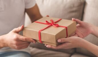 Top 12 couple gift ideas to pick from