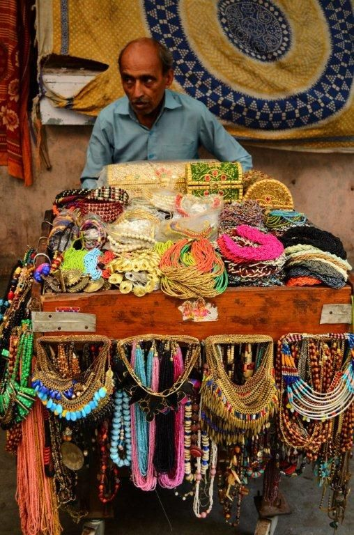 Janpath market in Delhi: How to reach and what to buy?