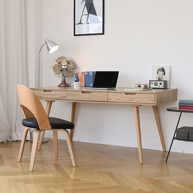 आपके विशाल कमरे के लिए बुकशेल्फ़ डिज़ाइन विचारों के साथ आधुनिक स्टडी टेबल