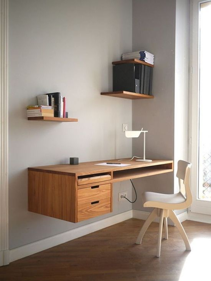 आपके विशाल कमरे के लिए बुकशेल्फ़ डिज़ाइन विचारों के साथ आधुनिक स्टडी टेबल