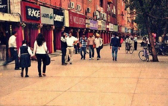 Sector 17 market in Chandigarh: Shopping and entertainment options to explore