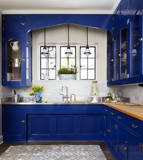 आपल्या स्वयंपाक क्षेत्रासाठी सर्वोत्तम स्वयंपाकघर कॅबिनेट रंग कल्पना
