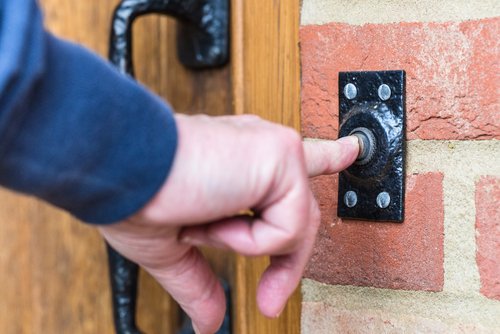 Doorbells for homes: Function and different types to consider