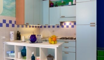 Kitchen shelf ideas for a stylish and clutter-free space