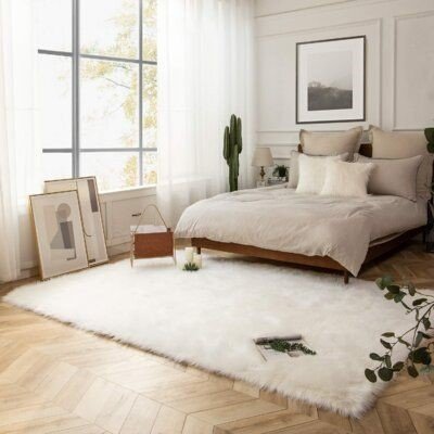 Maximising space: Cosy modern small bedroom ideas