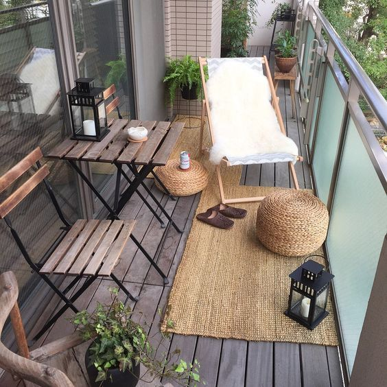 Small modern balcony designs for a contemporary look