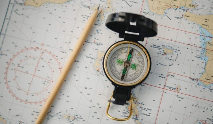Different kinds of compasses store