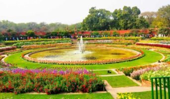 What are the key attractions of Delhi’s Mughal Garden?