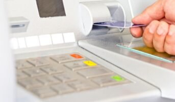 How to withdraw money using your credit card?