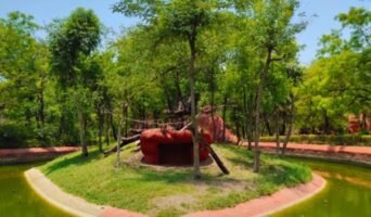 What are the main attractions of Nehru Zoological Park Hyderabad?