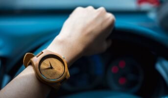 Wrist watch से जुड़े इन वास्तु नियमों का पालन करने से बदल सकती है आपकी जिंदगी