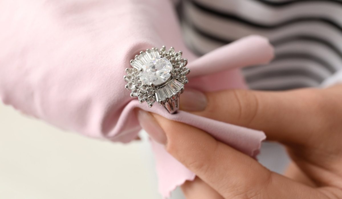 How to clean shop silver ornaments in home