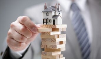 How to navigate the risks of residential real estate investments?