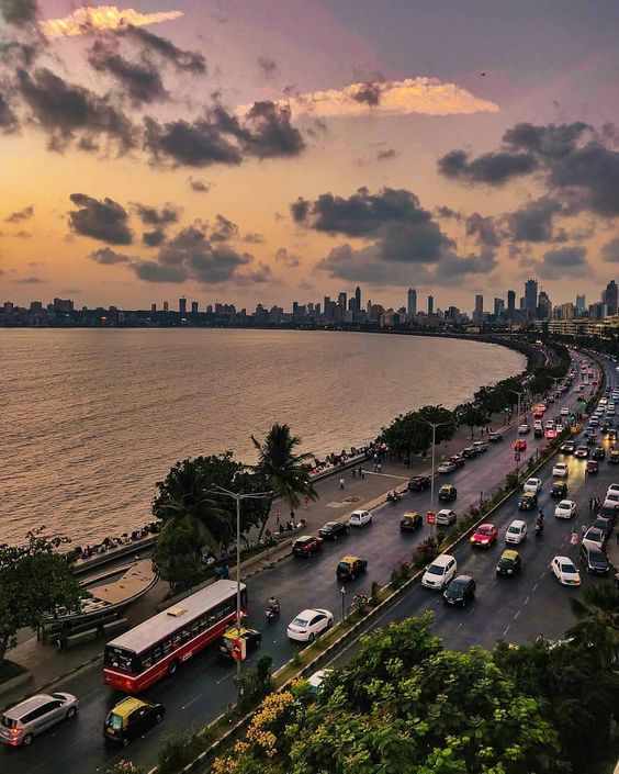 Top 10 places to visit in Mumbai with friends