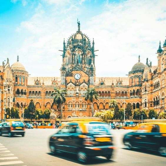 Top 10 places to visit in Mumbai with friends