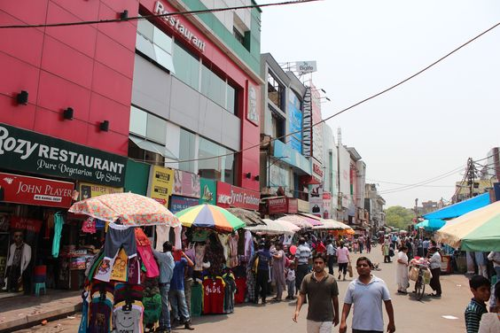 Why are Delhi markets a shopper's paradise?