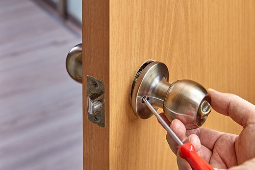 Change the door lock: Steps to follow