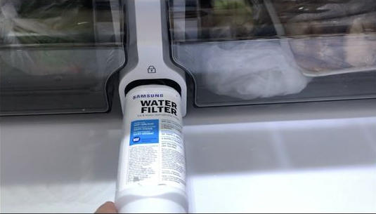 How to change your fridge water filter?