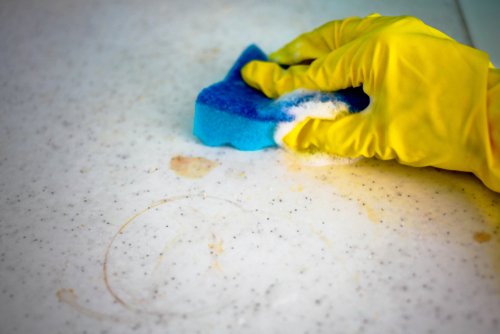 How to clean granite countertops? 