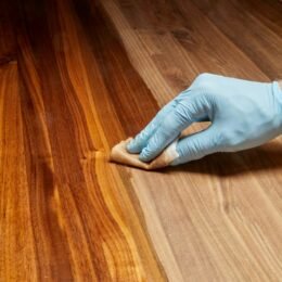 How to apply polyurethane wood finish? 