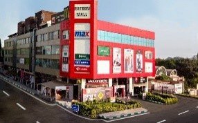 What are the key attractions for shoppers at Esteem Mall, Bangalore?