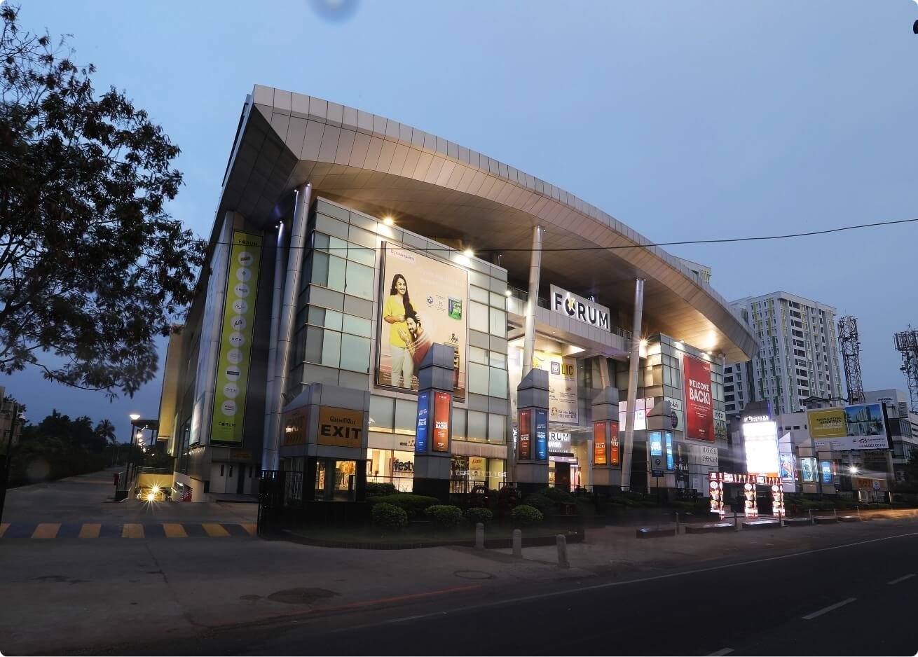 What attracts shoppers to the Forum Nexus Vijaya Mall in Chennai?