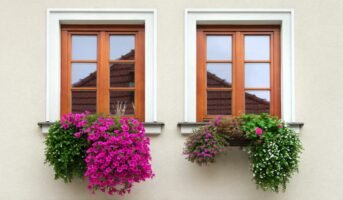 How to paint the exterior of a window in your house?