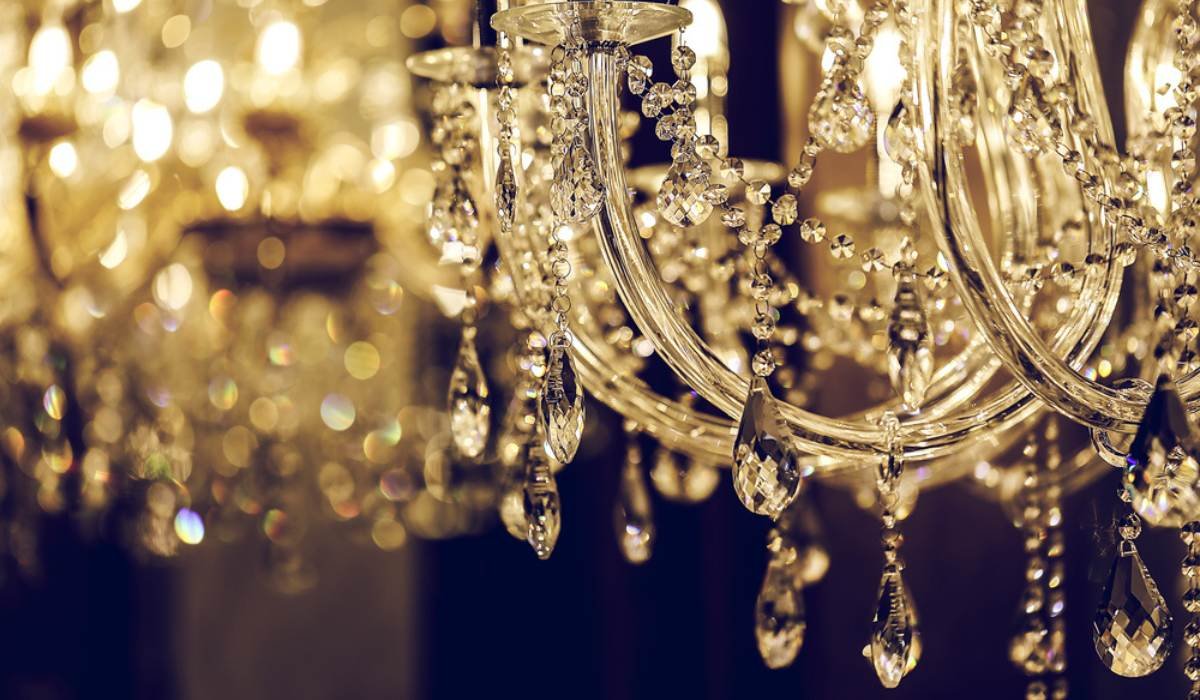 Best ways to use chandeliers for your spaces