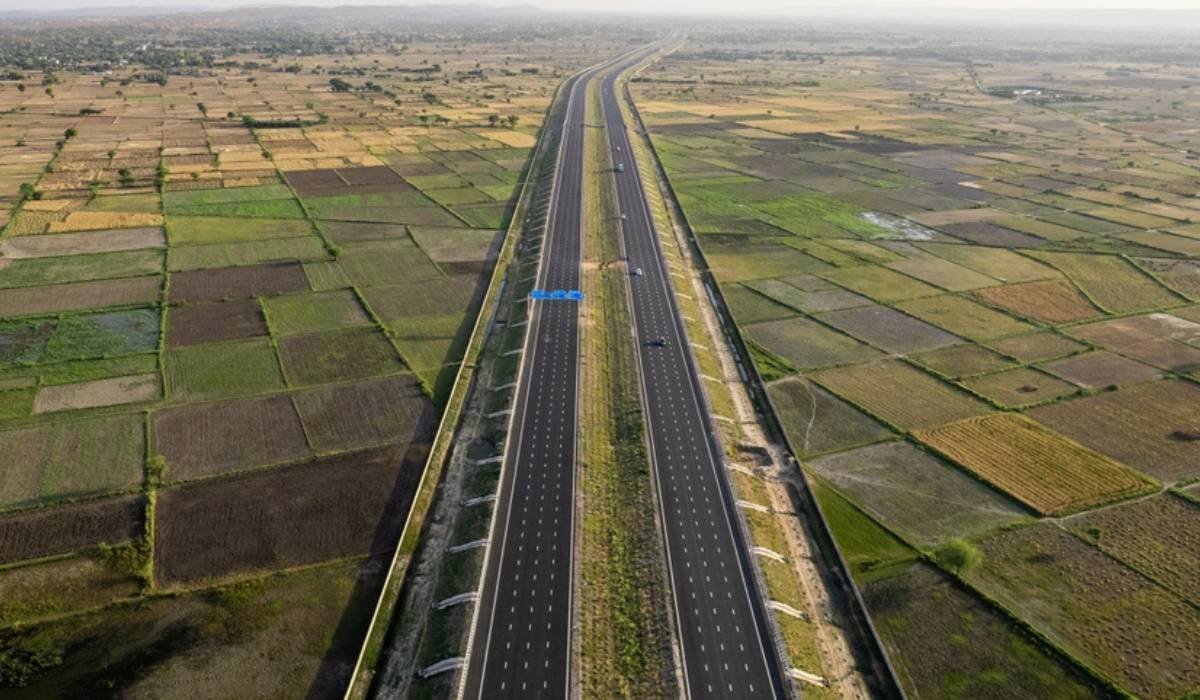 PM inaugurates Vadodara-Bharuch section of Delhi-Mumbai expressway
