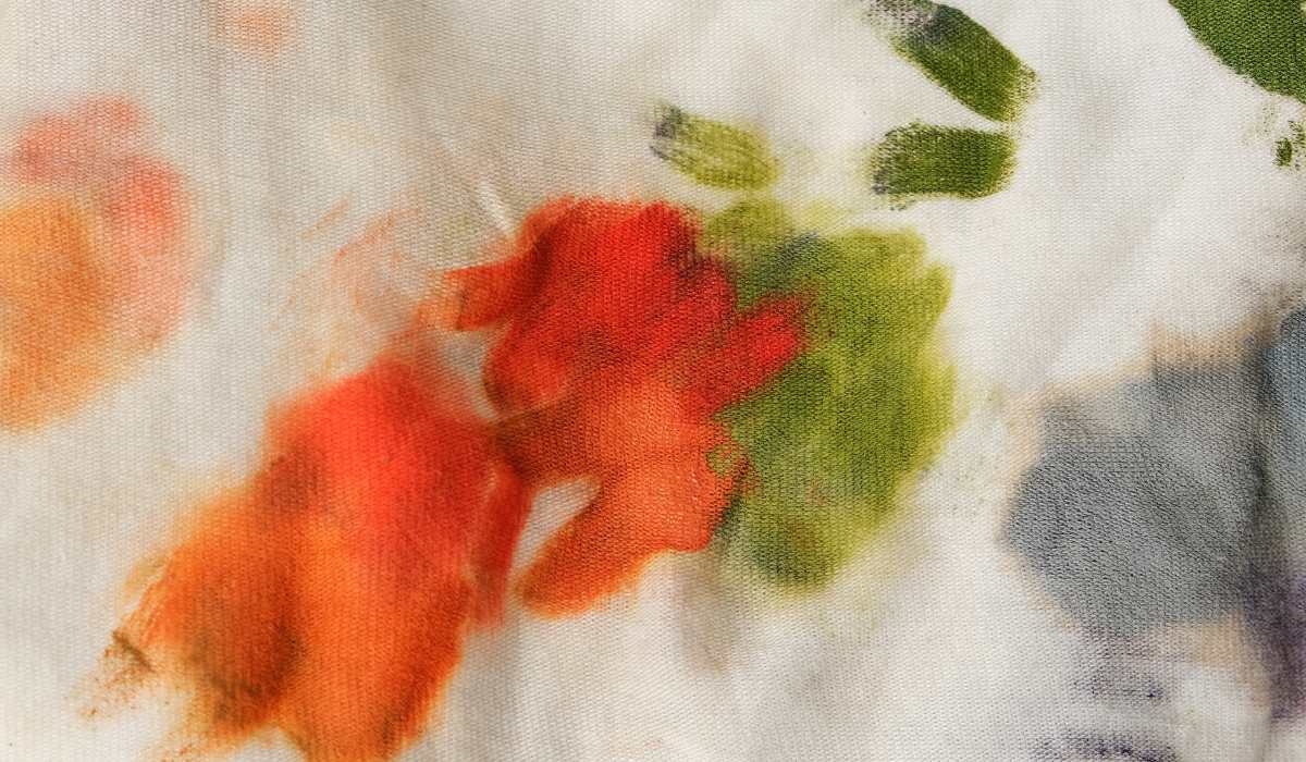 How to remove acrylic paint from clothes The steps