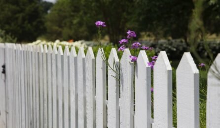 Garden fence ideas: Materials and types