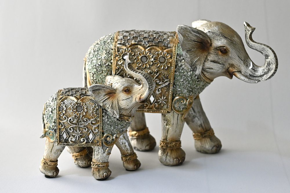 वास्तु शास्त्र के हिसाब से घर में हाथी का जोड़ा या पेंटिंग रखने से क्या