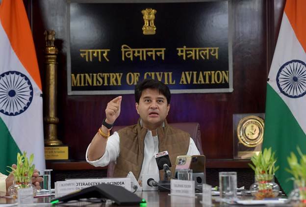नागरी विमान वाहतूक मंत्र्यांनी अयोध्या ते अहमदाबाद या विमानाला हिरवा झेंडा दाखवला