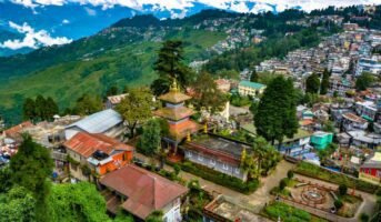 How to reach Darjeeling?