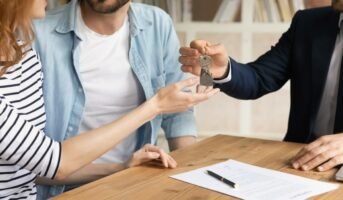 10 tips to avoid being tricked by real estate agents while buying property