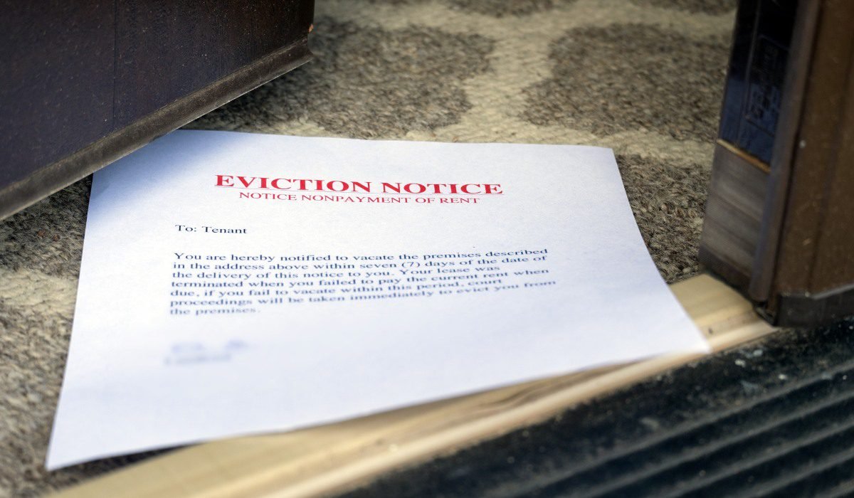 In eviction suit landlord must pay court fee based on rent payable HC f