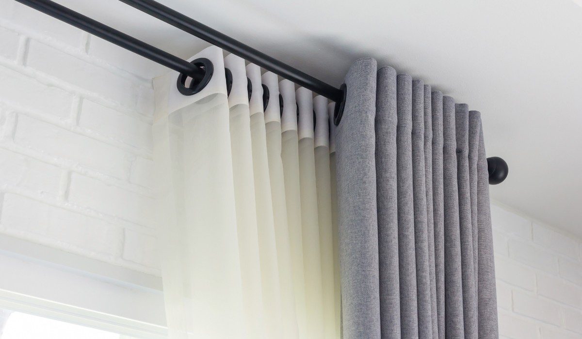 Easy ways to hang curtains for temporary homes